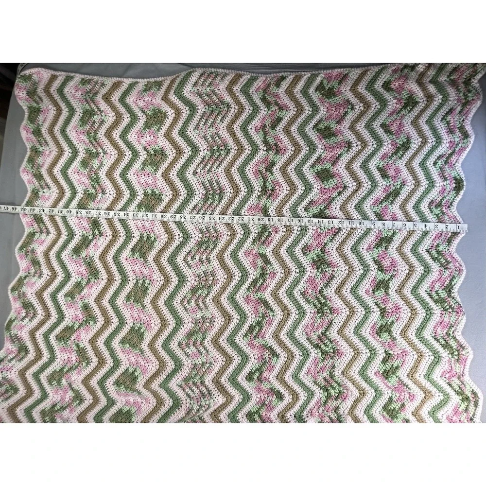 Handmade‎ Crochet Baby Blanket Chevron Pattern Pink and Green 45.5